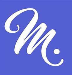 Monogramme blanc aux lignes cursives et arrondies, accompagné d’un point, sur un fond carré bleu vif