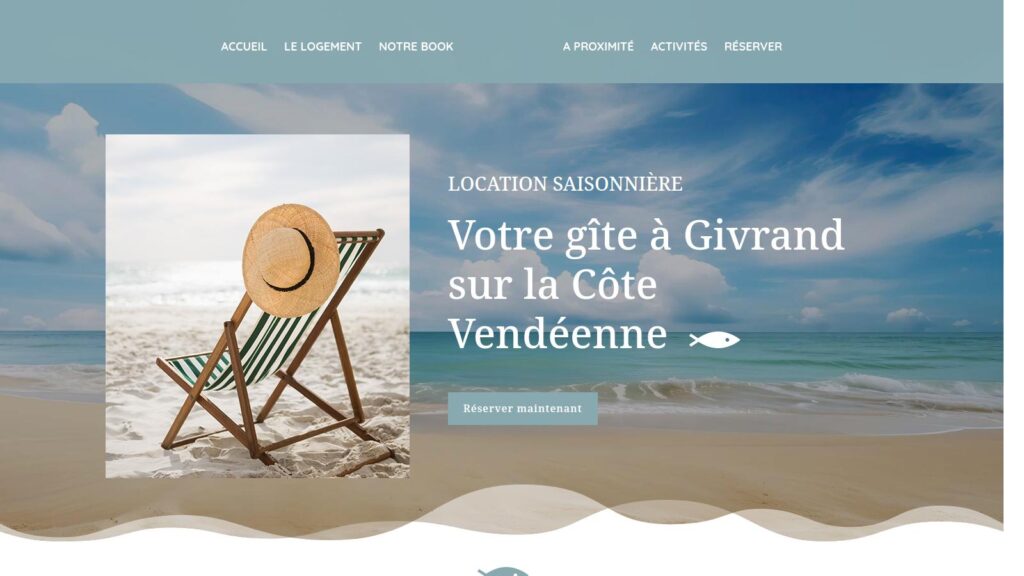 Page d’accueil d’un gîte à Givrand, avec fauteuil de plage et chapeau face à la mer sur la côte vendéenne